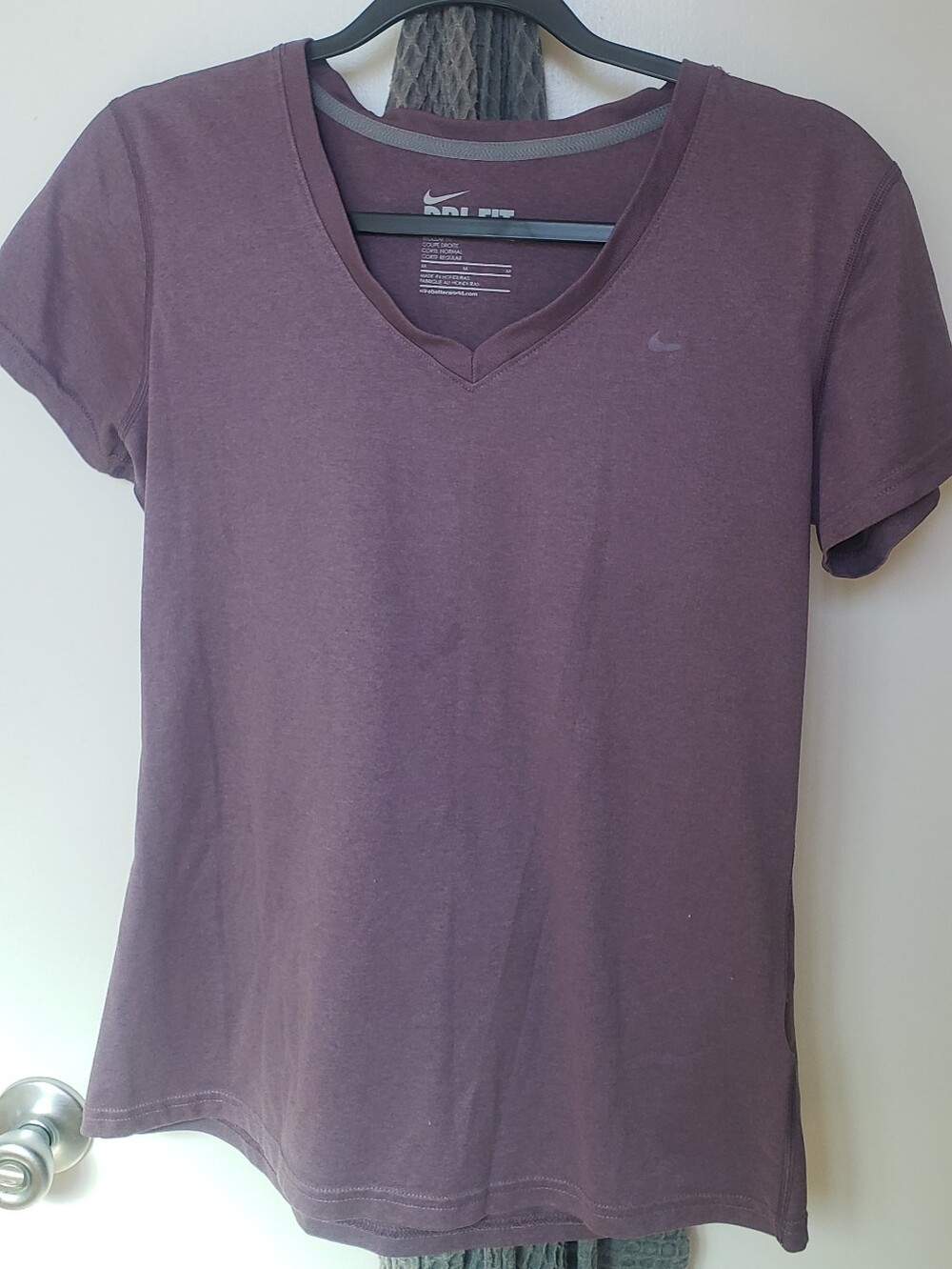 Nike - Women's Short-Sleeve V-Neck Dri-Fit Tee (Regular)